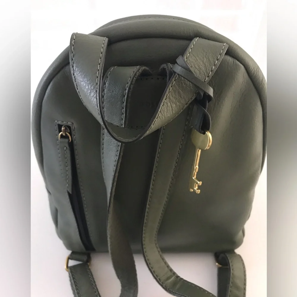 NEW!! FOSSIL COW HIDE Leather Backpack Purse Handbag Olive Green.